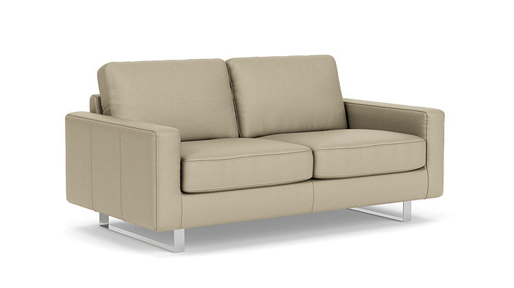 Oskar Loveseat