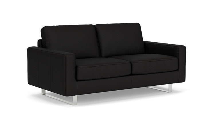 Oskar Loveseat